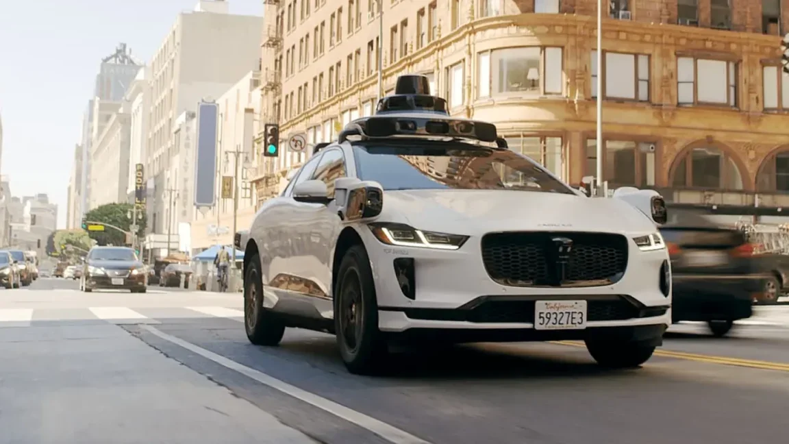 法院禁 Waymo 深夜充電：聖塔莫尼卡一年噪音戰的法律終局