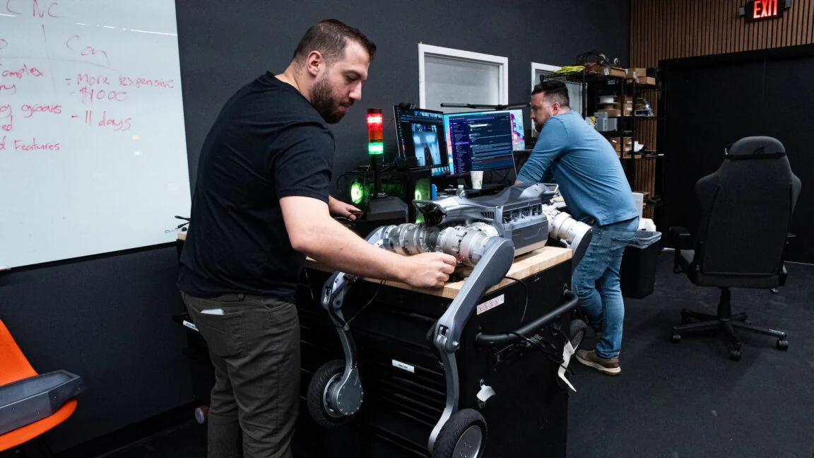 中國人形機器人美國代理商轉型自製！RoboStore 進軍紐約長島設廠