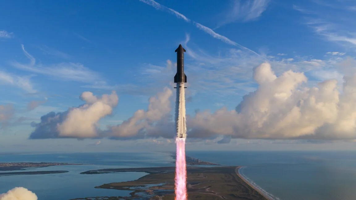 SpaceX Starship 首次進入軌道！第 14 次試飛完成歷史性軌道入射、26 顆 Starlink V3 衛星入網