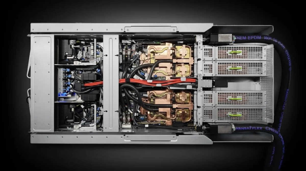挑戰 99.5% 成功率：NVIDIA 與鴻海讓機器人組裝 GB300 測試托盤