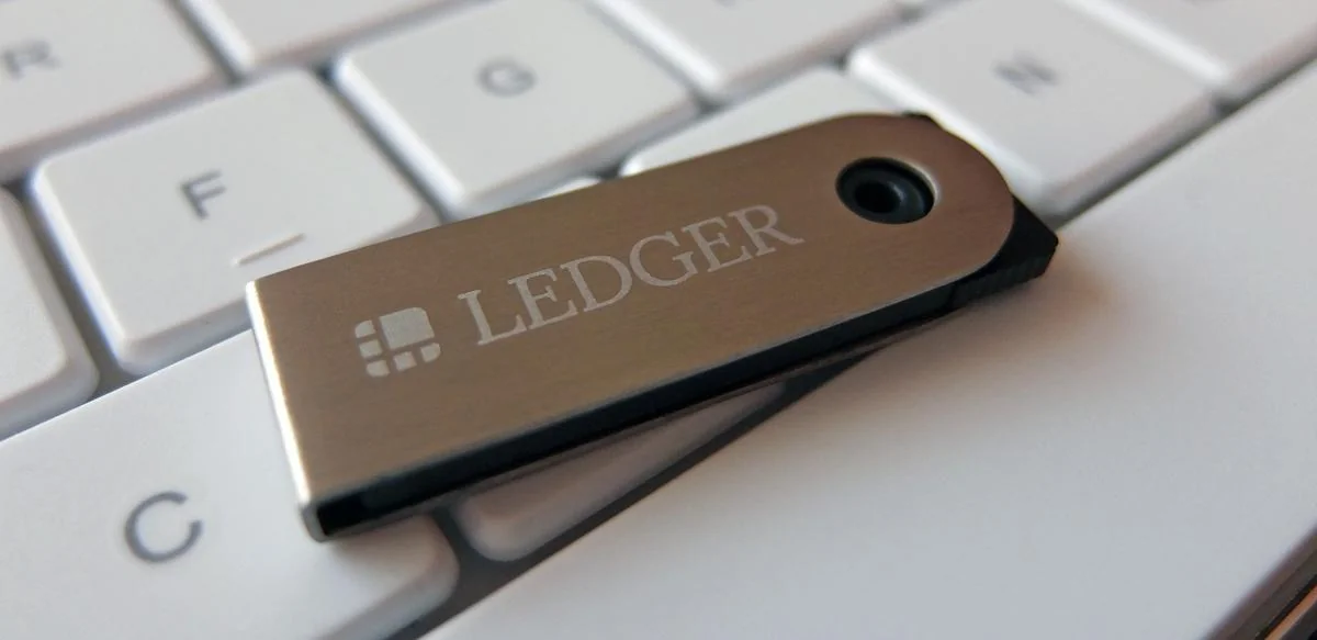 Ledger 證實部分東南亞通路錢包遭植入 LTE 間諜晶片，估計 300 個錢包被盜 9,320 萬美元